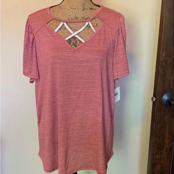 retrology Tops - Gorgeous plus top w/bling-New with tag!